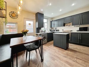 Kitchen- click for photo gallery